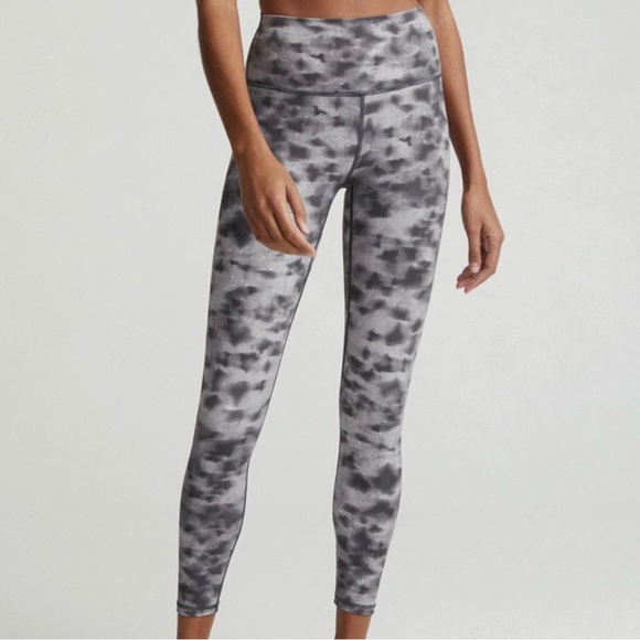 Varley Let's Go Leggings in Concrete Leaf Woman’s Size Medium - Picture 1 of 11